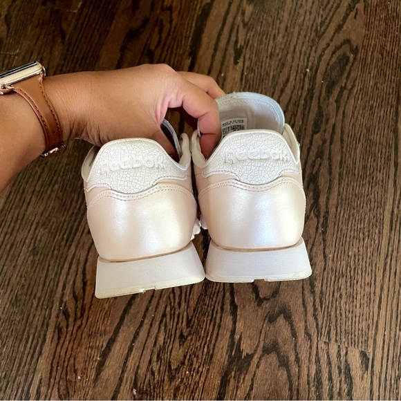 Reebok Classic Light Pink Pearlized Sneaker 7.5 - Picture 3 of 4